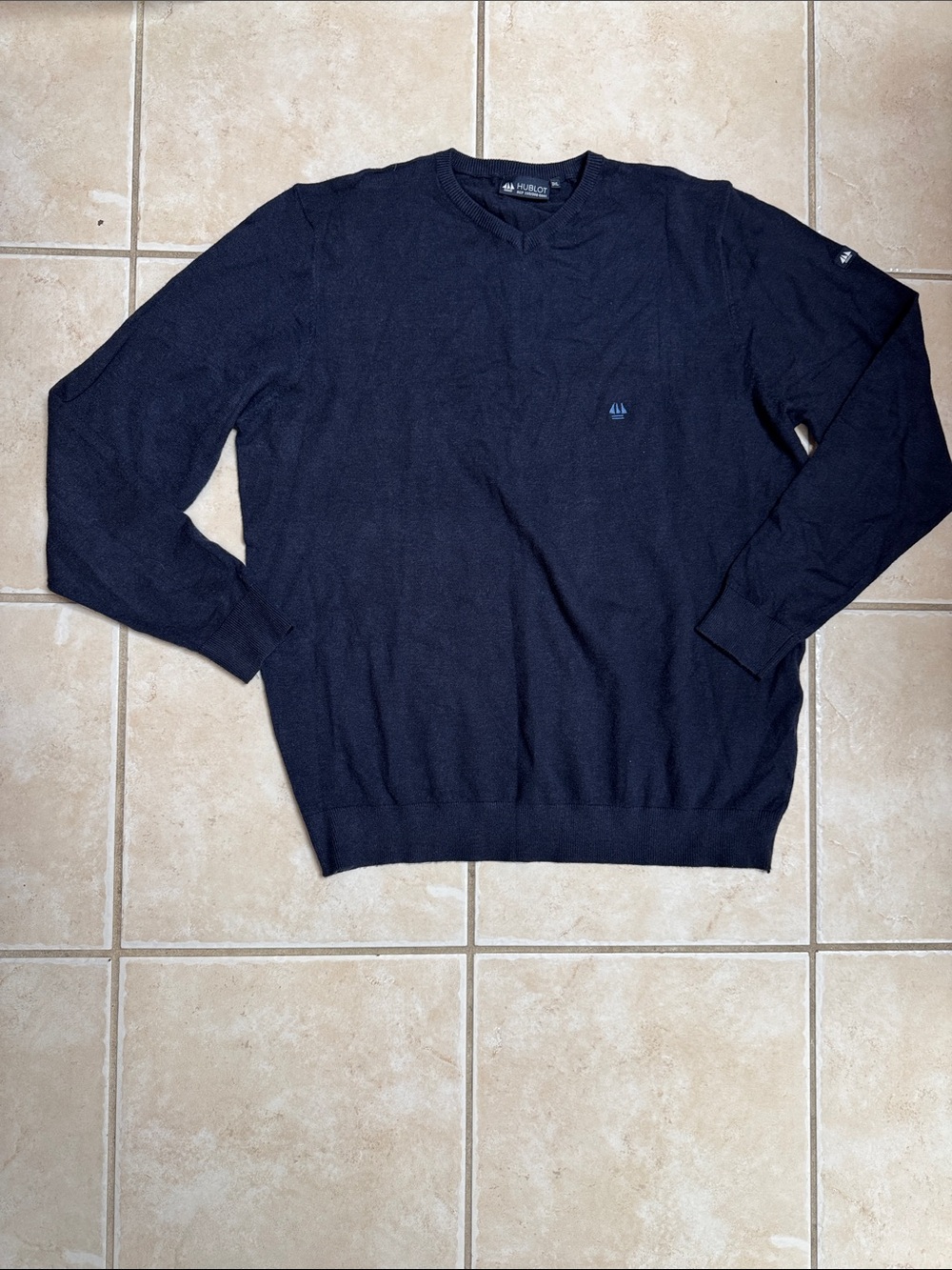 Hublot Mode Marine Men's Navy V-Neck Sweater with Subtle Logo